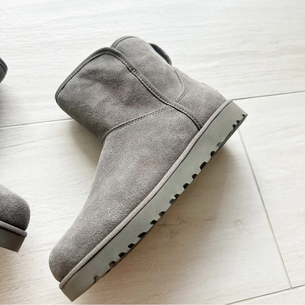 NEW UGG Cory II Genuine Shearling Lined Suede Boot in Charcoal Women's Size US 5 - Picture 3 of 5